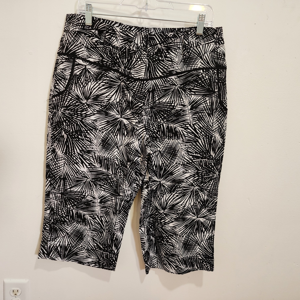 Ruby Rd. Women's Black and White Patterned Bermudas/geometric Tropical Capri